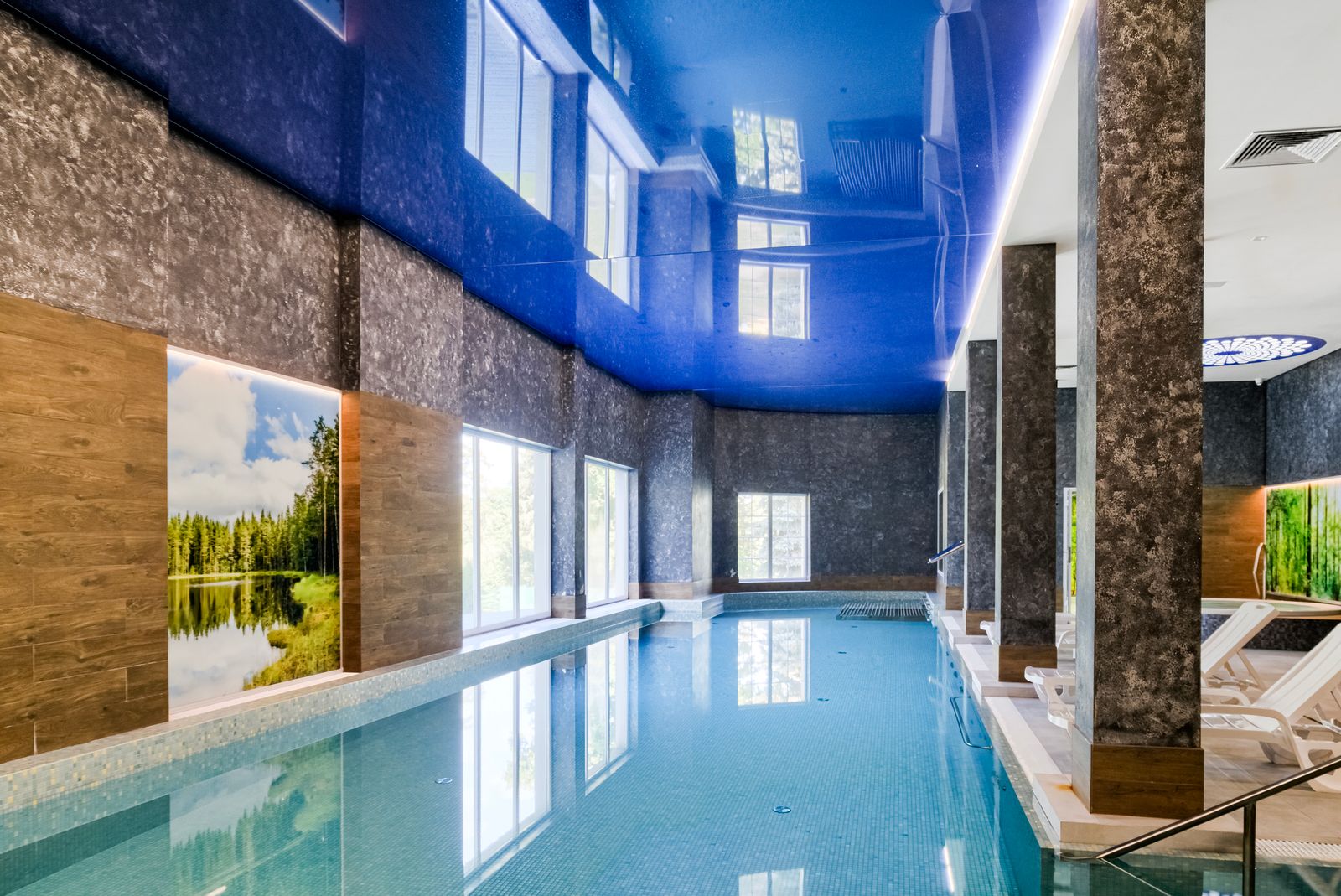 Kryty basen w strefie SPA